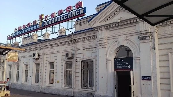 ⚡️ На вокзале Новороссийска двухлетний ребёнок получил электротравму от скамейки