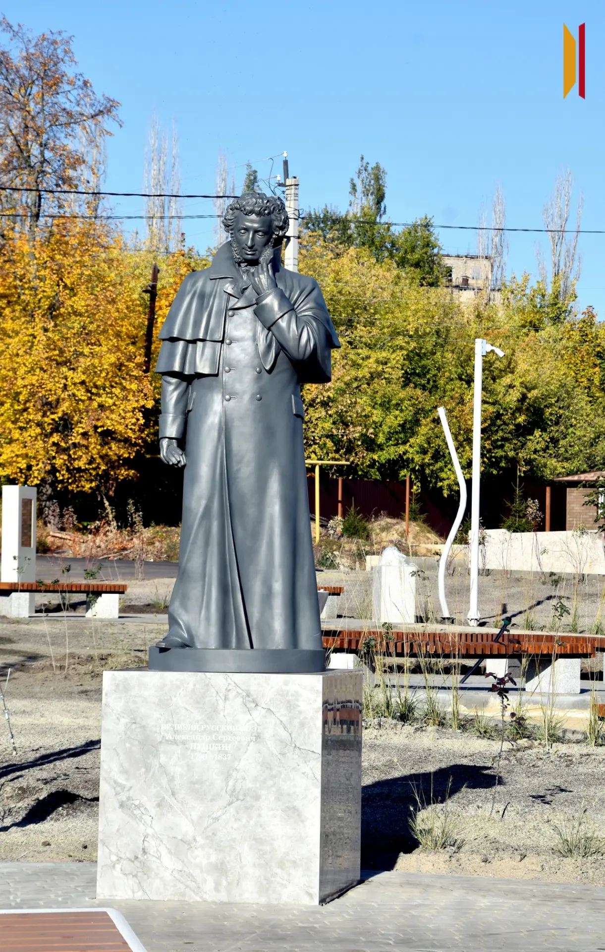 В калачеевский сквер доставили памятник Александру Пушкину