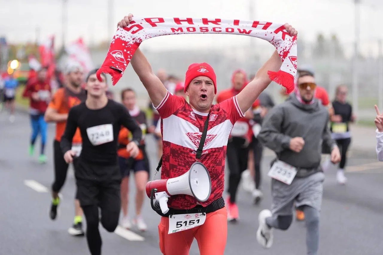 🏃‍♂️ «Красно-белый забег» в честь 35-летия ЛУКОЙЛа