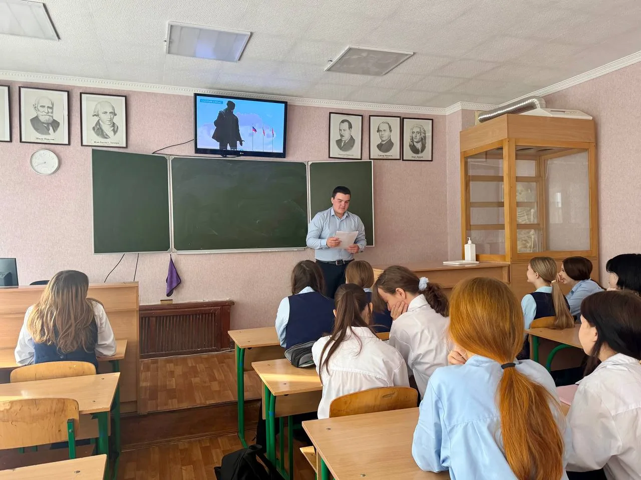 🎉 Классный час «Луганский Характер»: провели для 9Б! 🎉