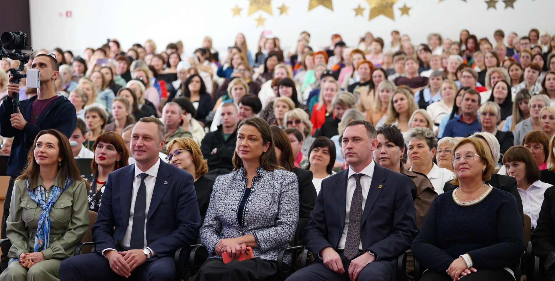 🌸 В Энгельсе открылся форум «Большой женсовет»