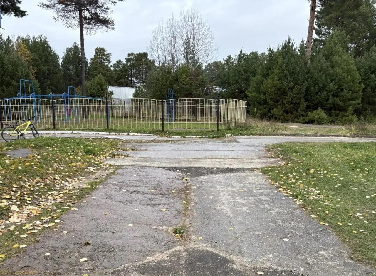 🛣️ По требованию прокуратуры г. Кедрового Томской области отремонтирован проблемный уч...