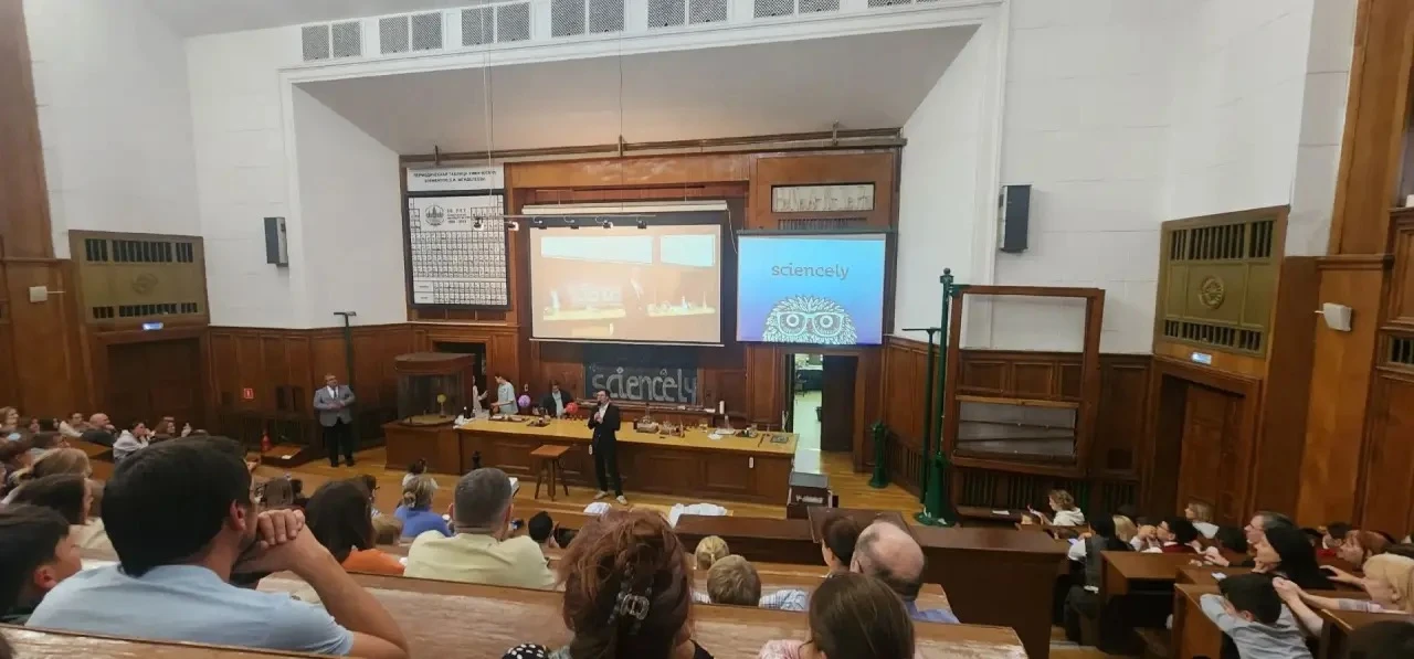 В рамках образовательной программы и профориентационной работы учащиеся 10-х классов на...