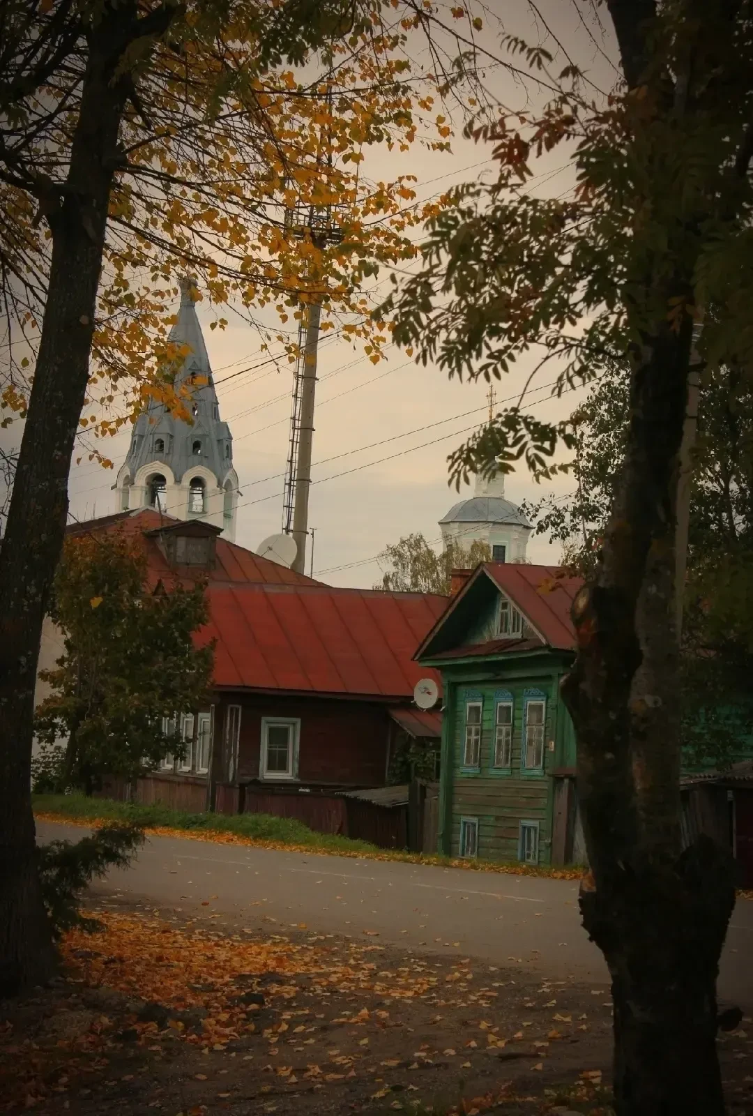 Уютная осенняя Чухлома - по этим улочкам хочется бродить снова и снова! ❤️