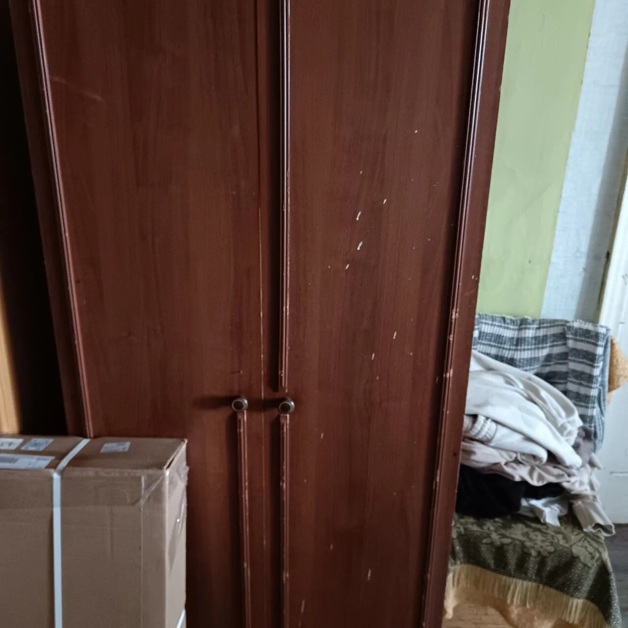 срочно отдам шкаф сверху ещё один ставится