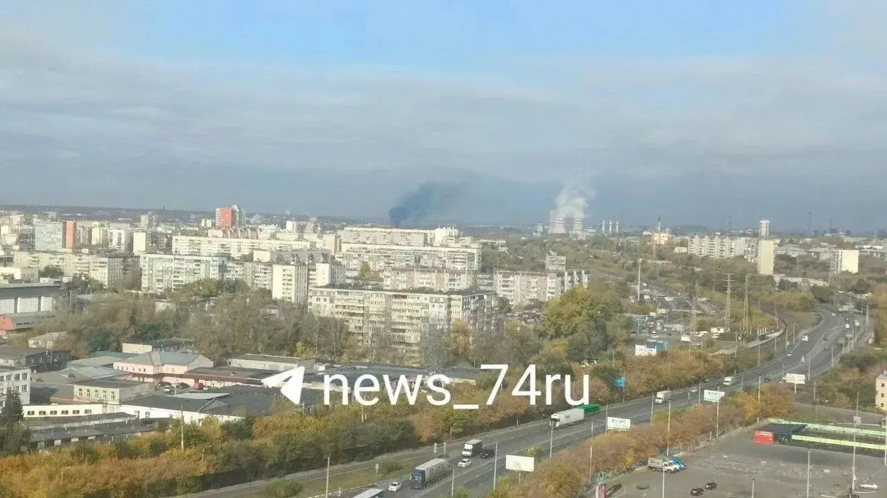 В Челябинске загорелся склад на Свердловском тракте