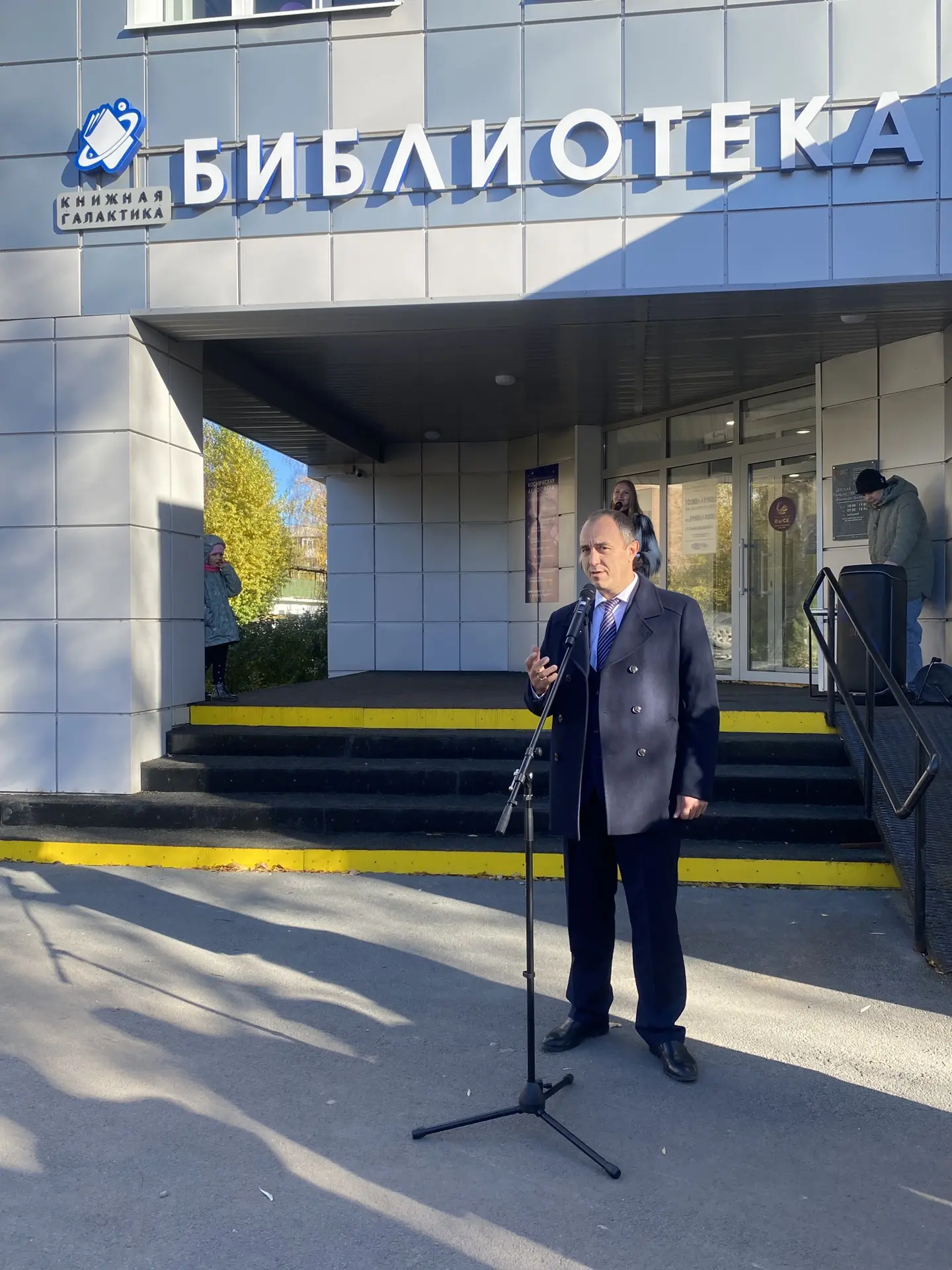 Сегодня глава администрации округа Радик Валиахметов вместе с депутатом Омского городск...