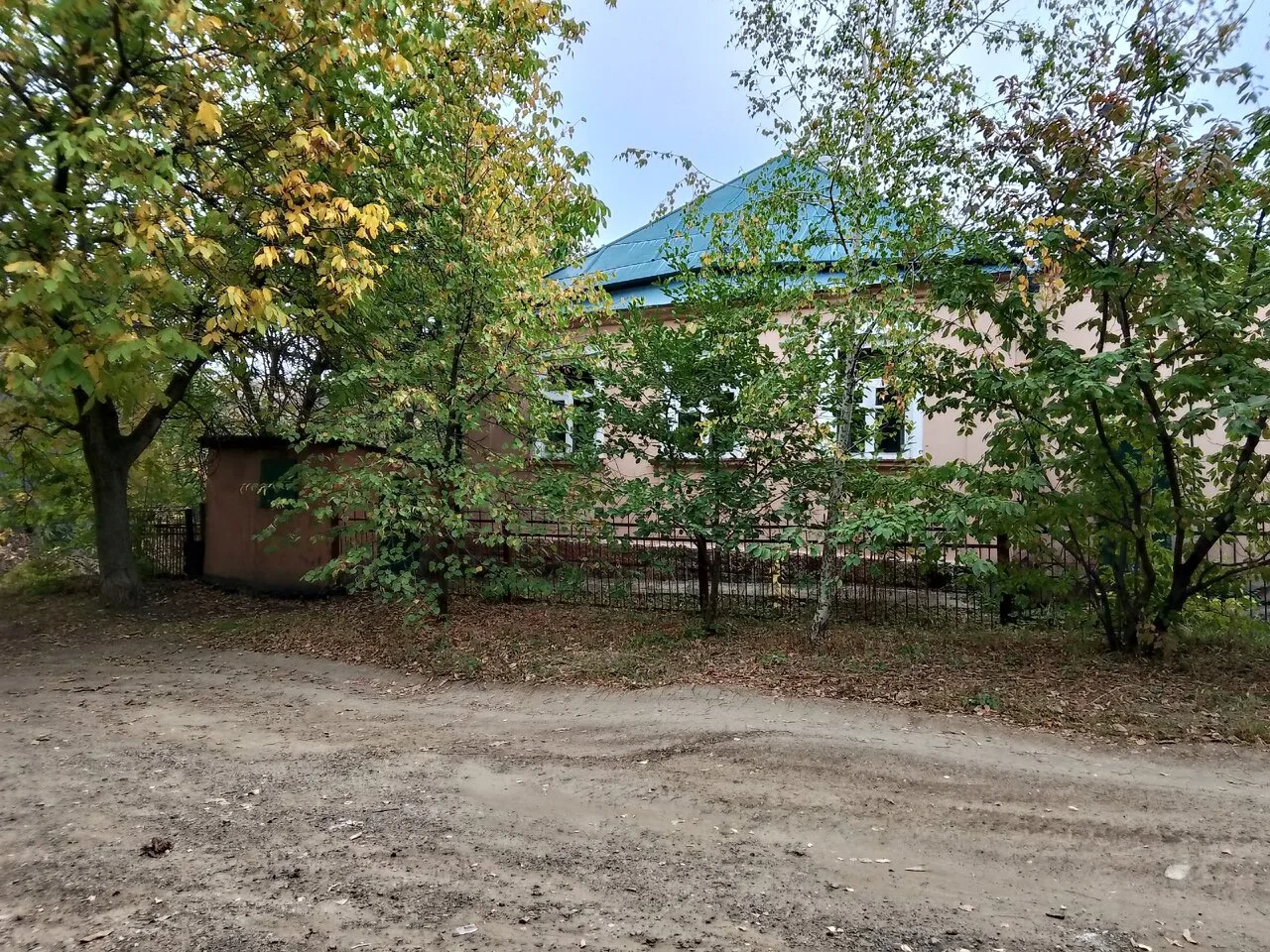 Продам дом с садом и гаражом в Зугресе, п. Победа, 1 200 000 руб.