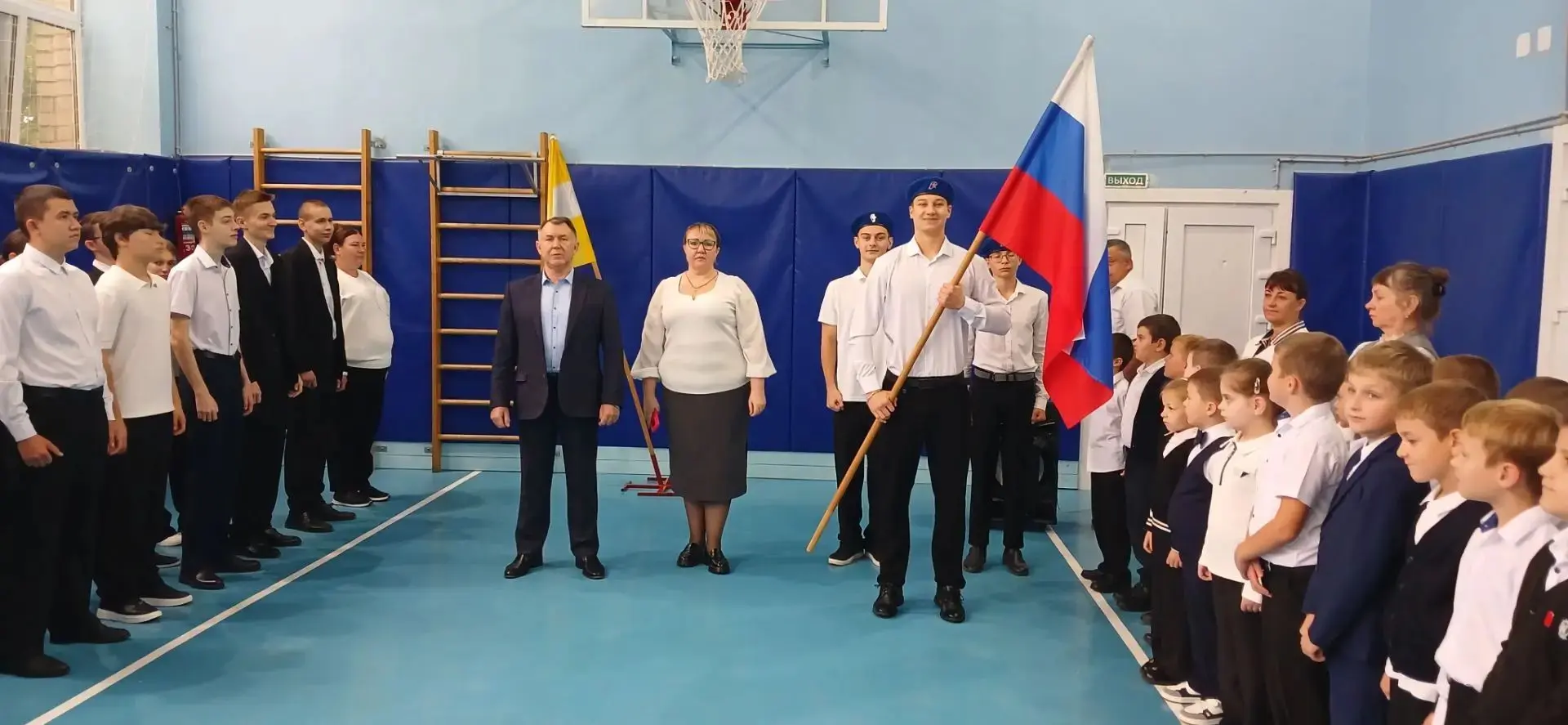 🇷🇺 Торжественное начало новой учебной недели в МКОУ СОШ №8 им. А. Т. Галь!