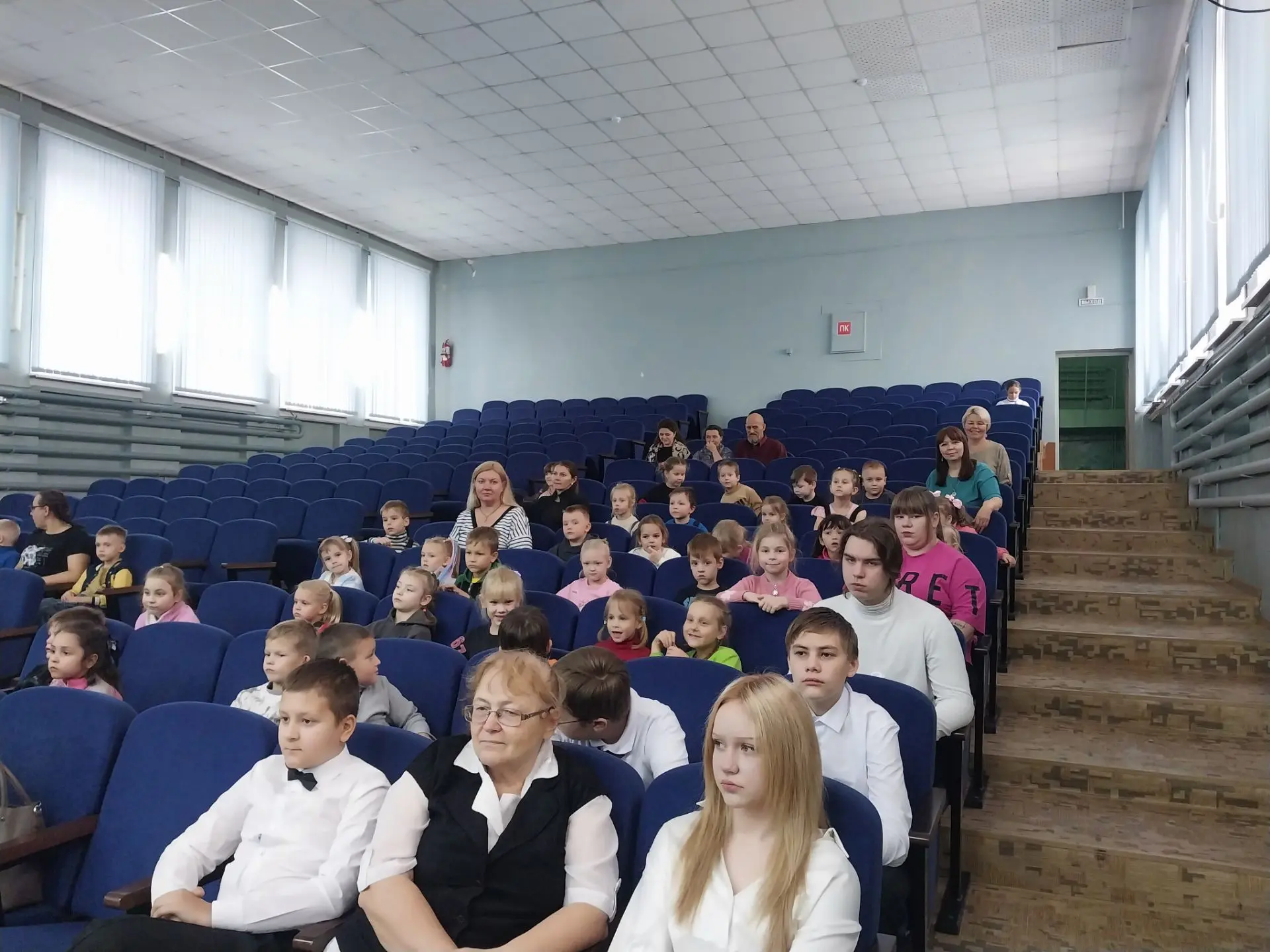 Сегодня воспитанники старшей и  подготовительной группы д.с. "Берёзка" побывали в Детск...