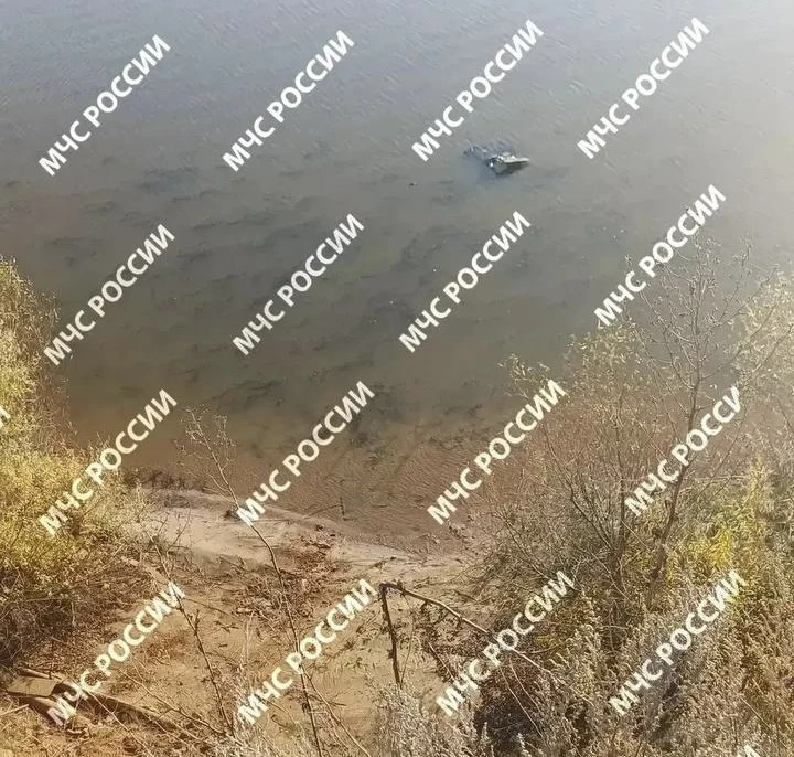 😱 Автомобиль сорвался с обрыва в реку под Казанью, погибли два человека