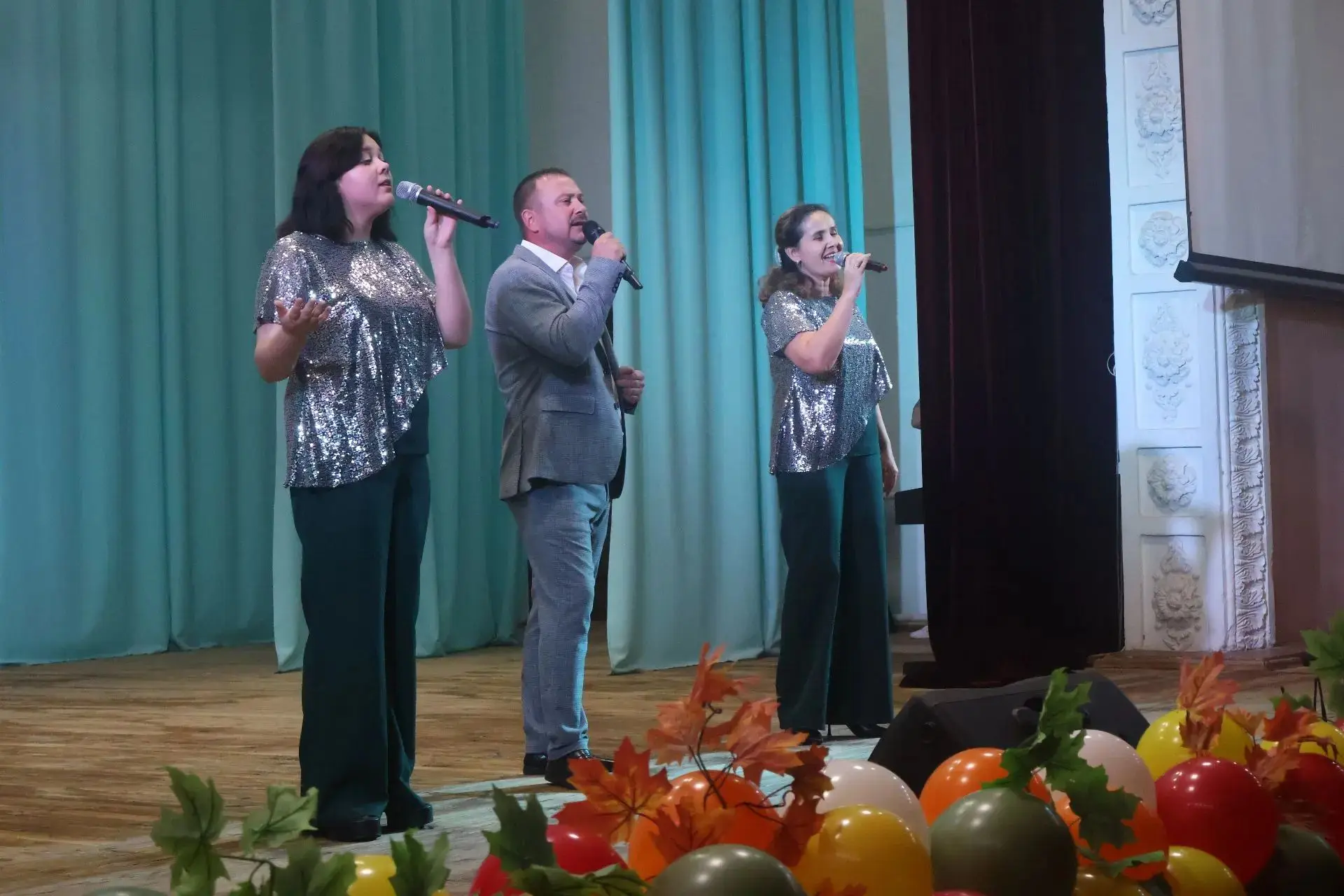 Под звуки листопада: праздник для тех, кто молод душой 🍁🎉