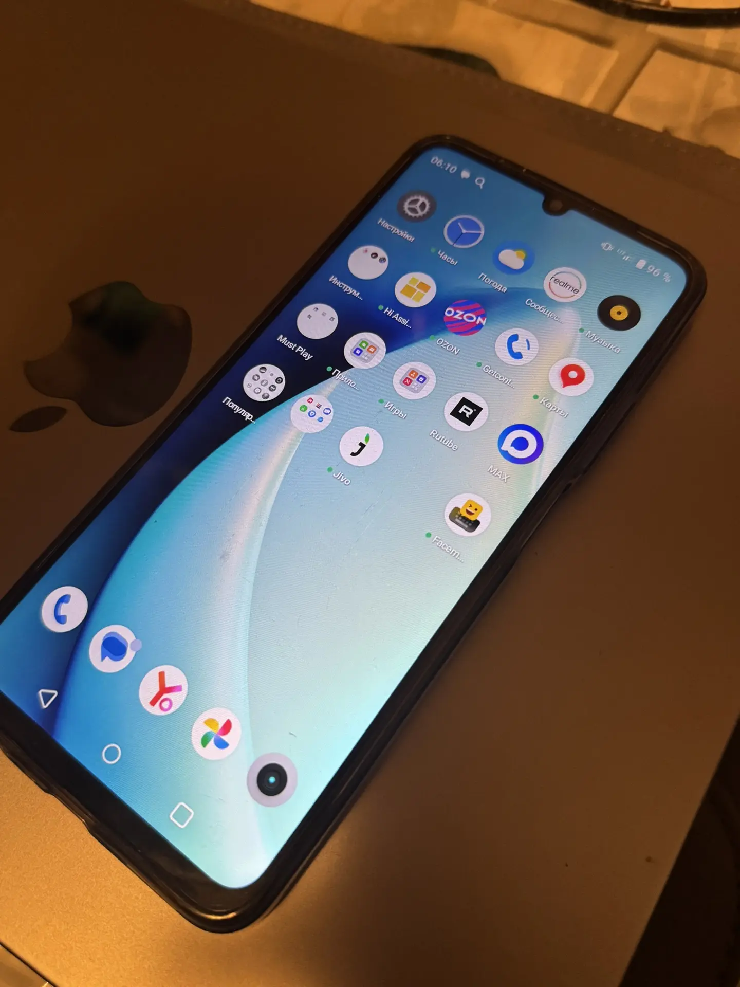 Появился смартфон на андроиде😅