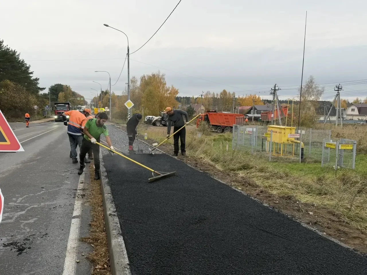 Дорожные службы «Мосавтодора» завершают строительство тротуара, который свяжет Алексеев...