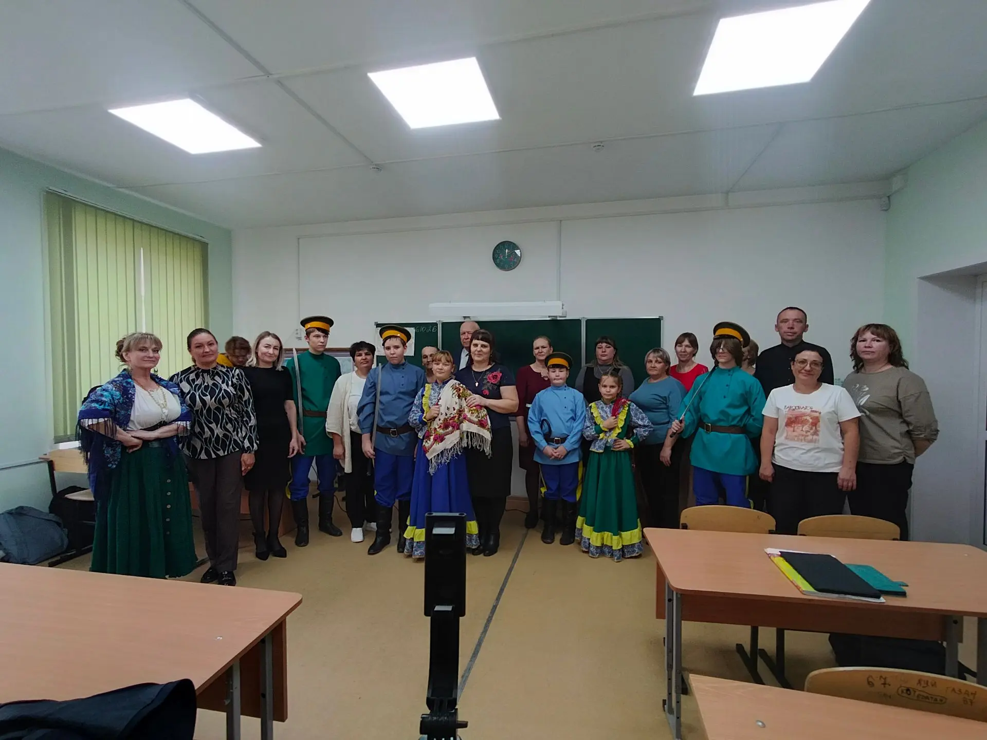 Детская школа искусств п. Залари посетили МБОУ Заларинская ООШ с музыкальной открыткой ...