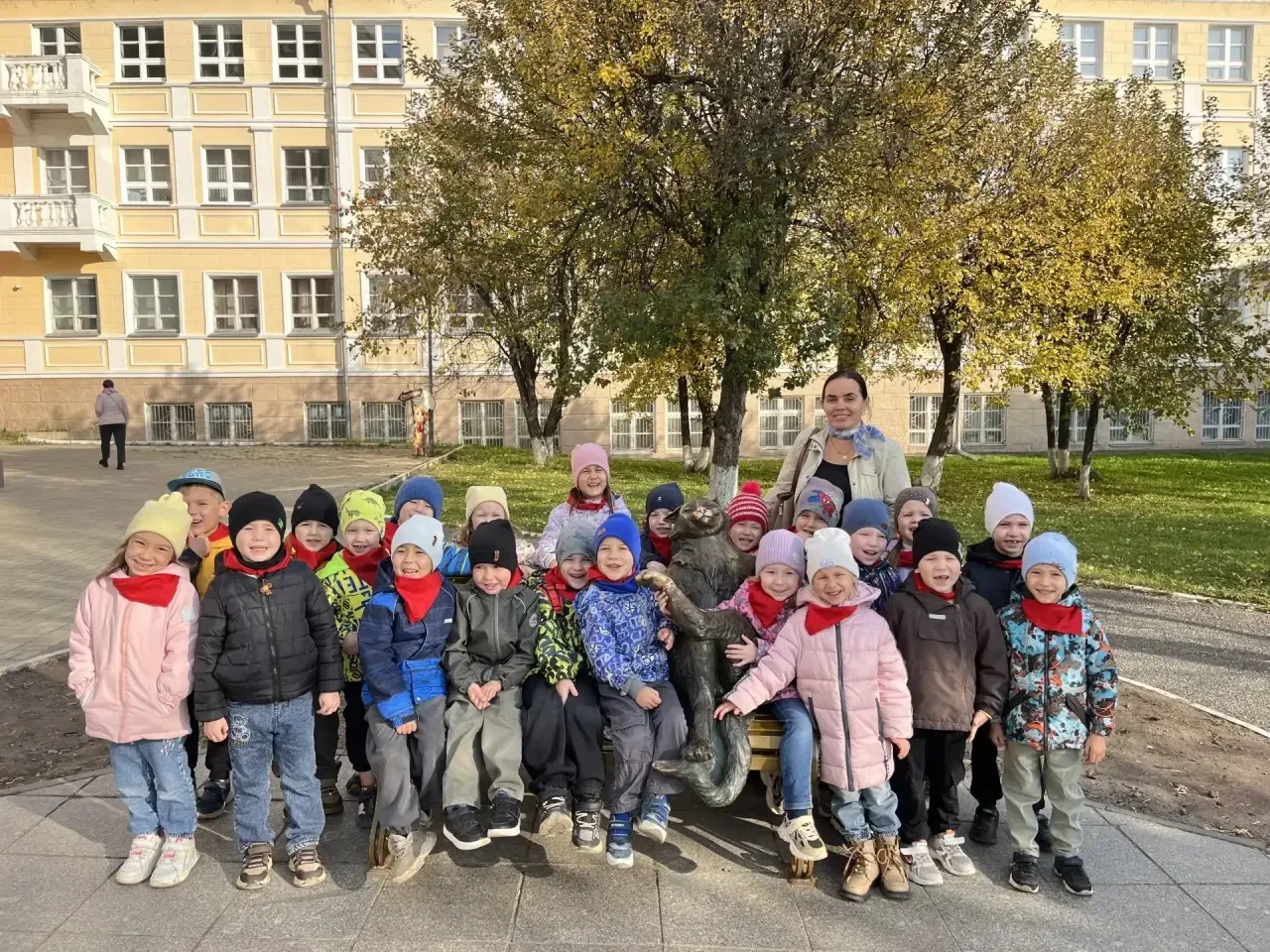 Удивительное приключение старшей группы «Дельфиненок» в национальную художественную  га...