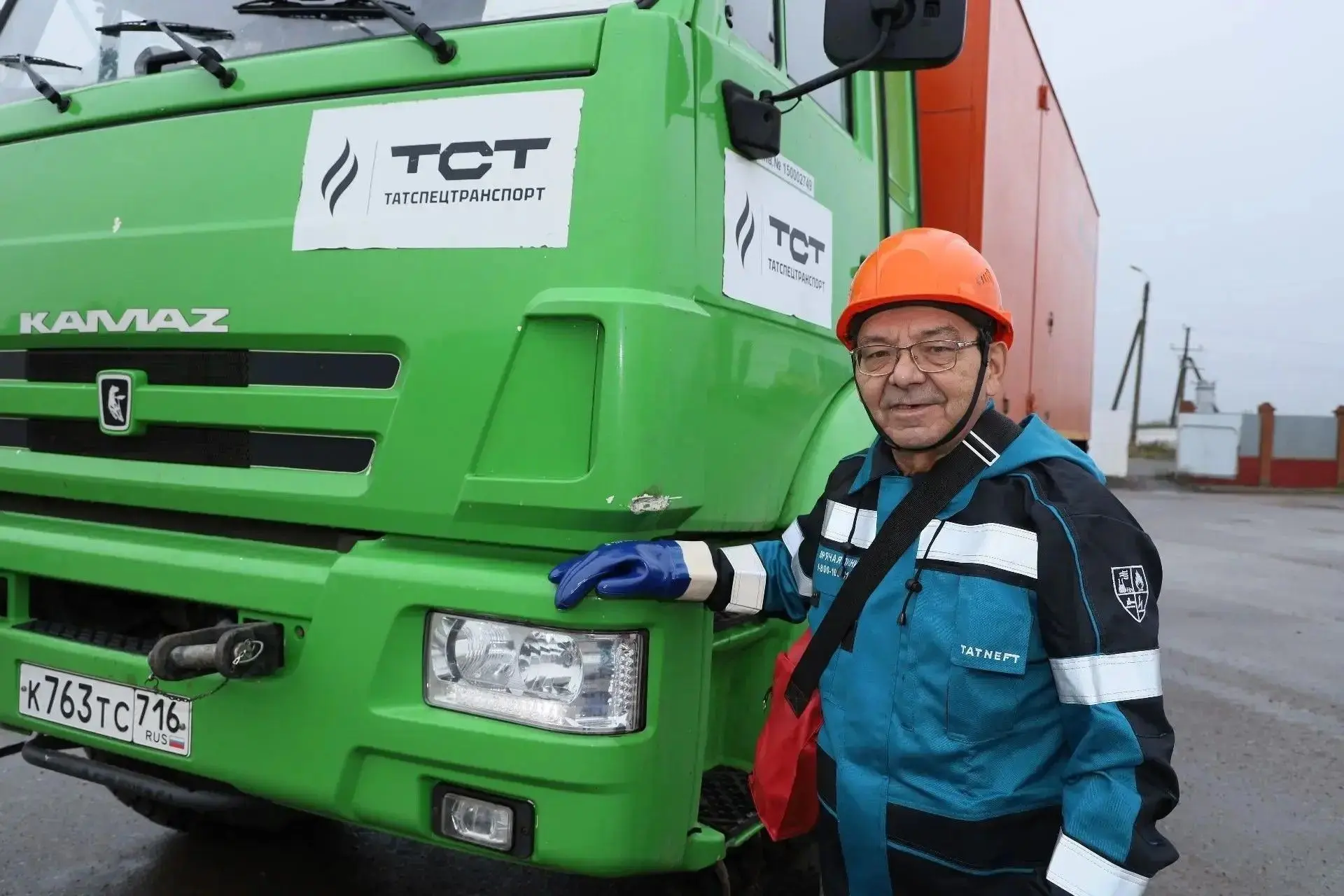 🚛 40 лет в профессии. И всё это время — за рулём, рядом с техникой, в работе, которую ...