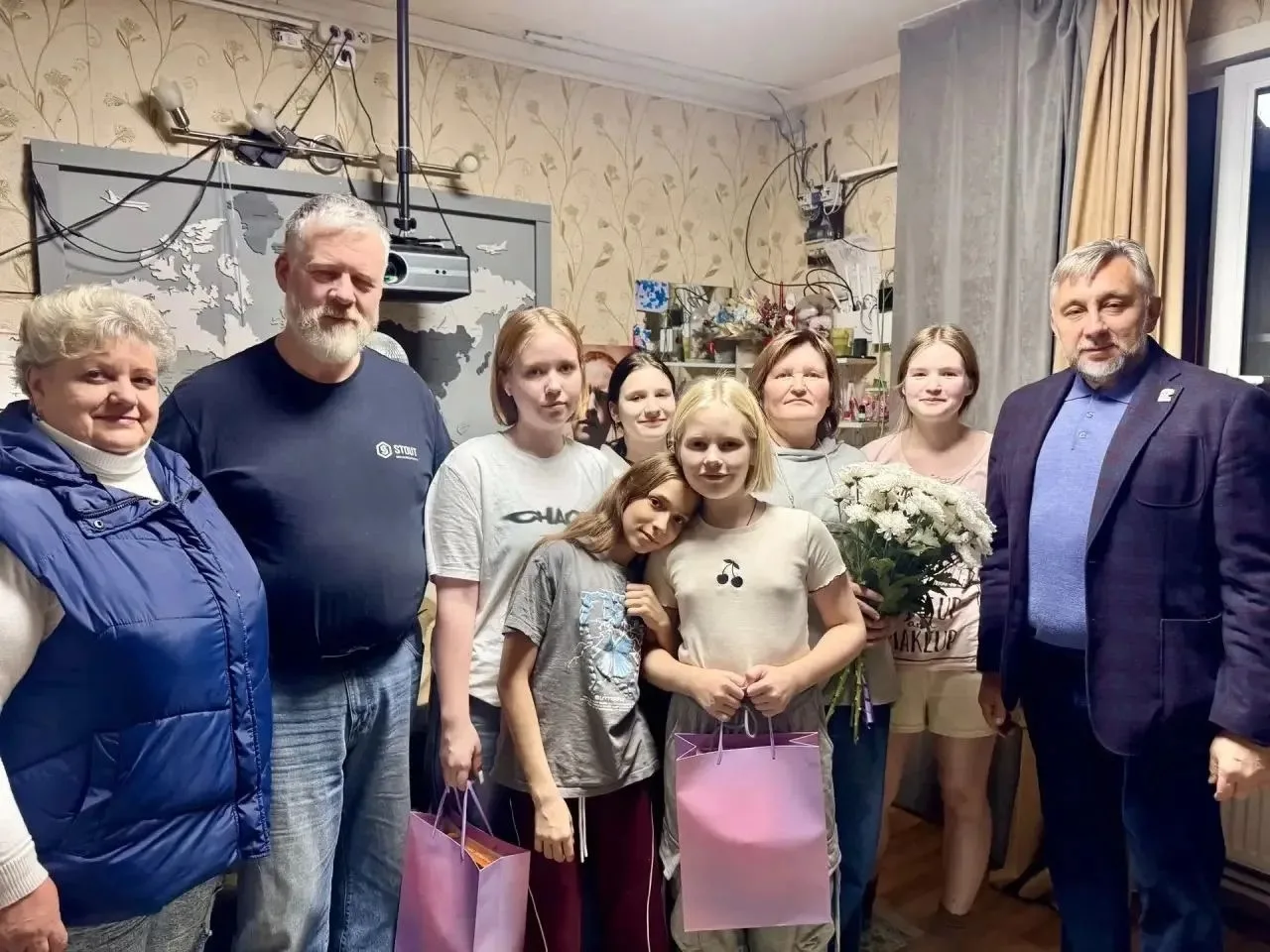В Домодедове Олег Жолобов поздравил многодетную семью с региональным праздником