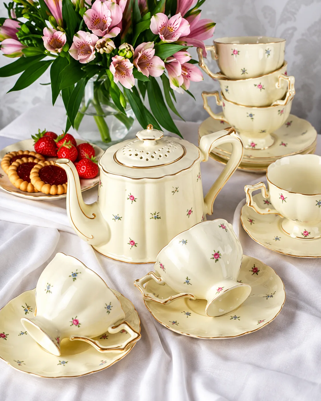 Чайный сервиз с винтажным шармом!