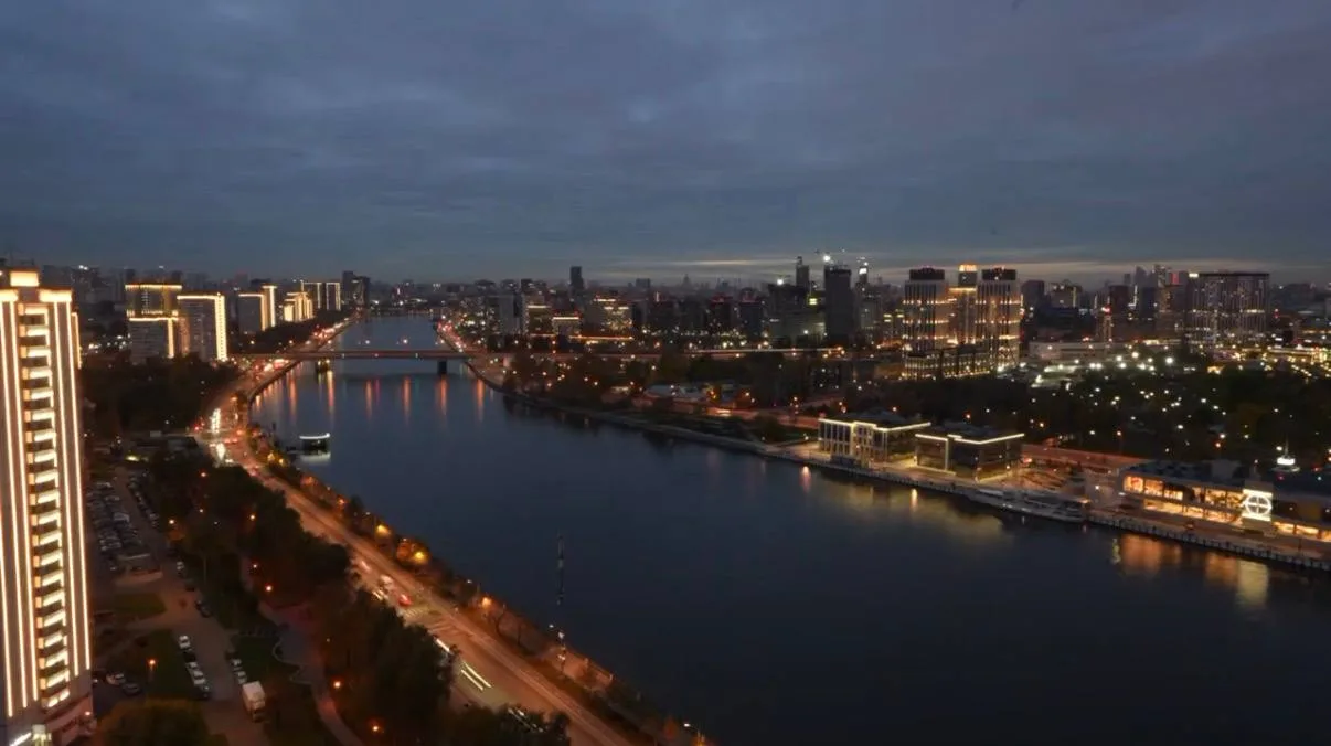 💡Москва перешла на зимний режим освещения.