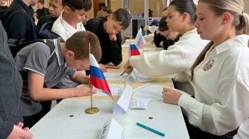 Вчера сотрудники и учащиеся лицея отдали свои голоса на выборах президента ученического...