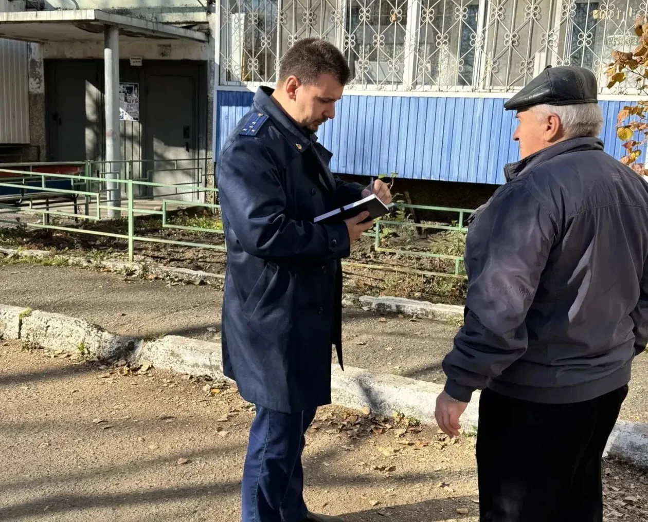 🥶 Прокуратура проверяет жалобы на "ледниковый период" в доме по ул. Советской в Бироби...