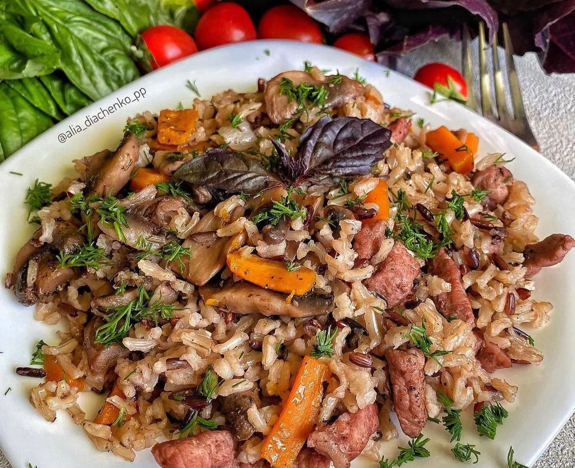 Плов 🤤из рисового микса с шампиньонами и свининой