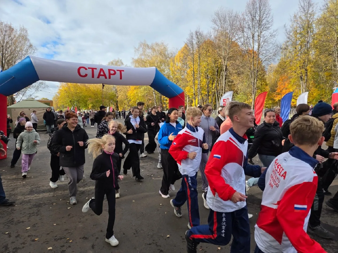 Коломенские чемпионы провели зарядку в парке 50-летия Октября!