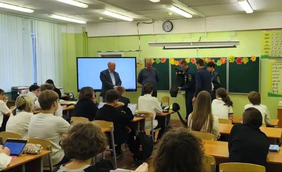 13 октября преподаватели и студенты СП №3 Дмитровского техникума провели классный час в...