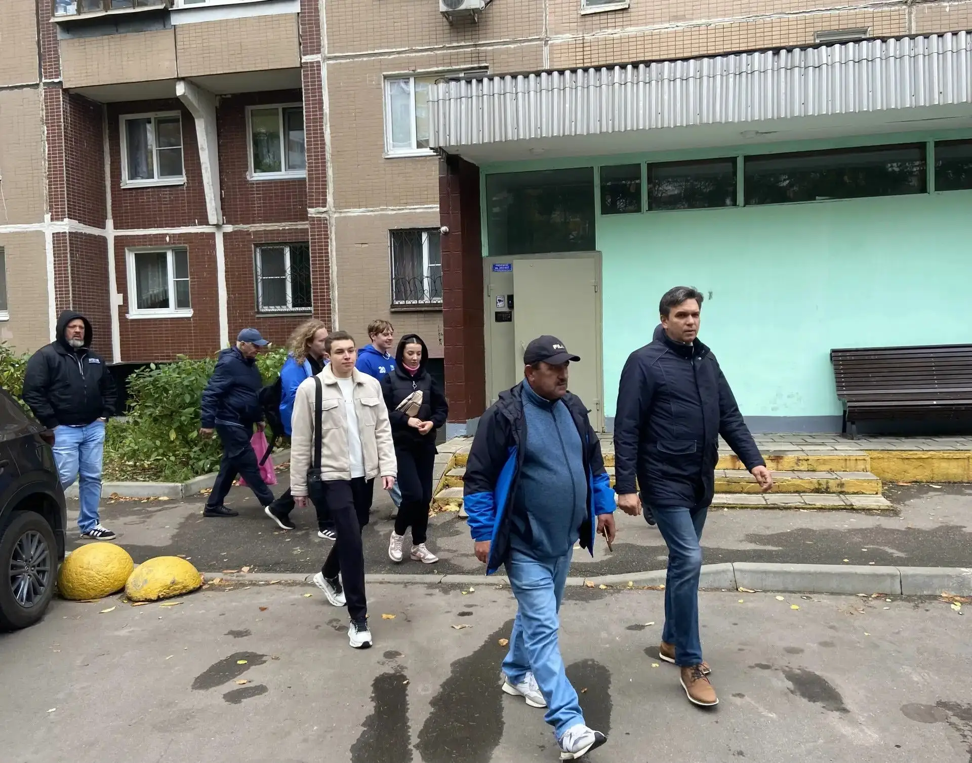 Сегодня - 10 октября, глава управы района Митино Низамов Алексей Сергеевич, совместно с...