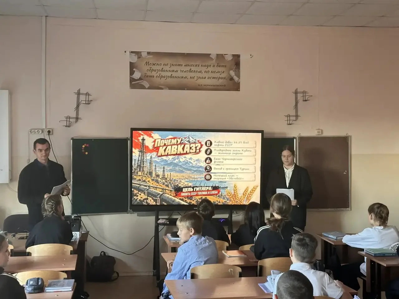 ⛰️🇷🇺 Помним подвиг героев: связь поколений в нашей школе! ⭐️📚
