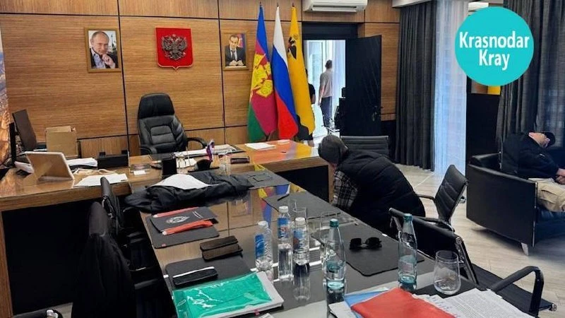 ❗️Обыски проходят в кабинете у главы администрации Новороссийска Андрея Кравченко.
