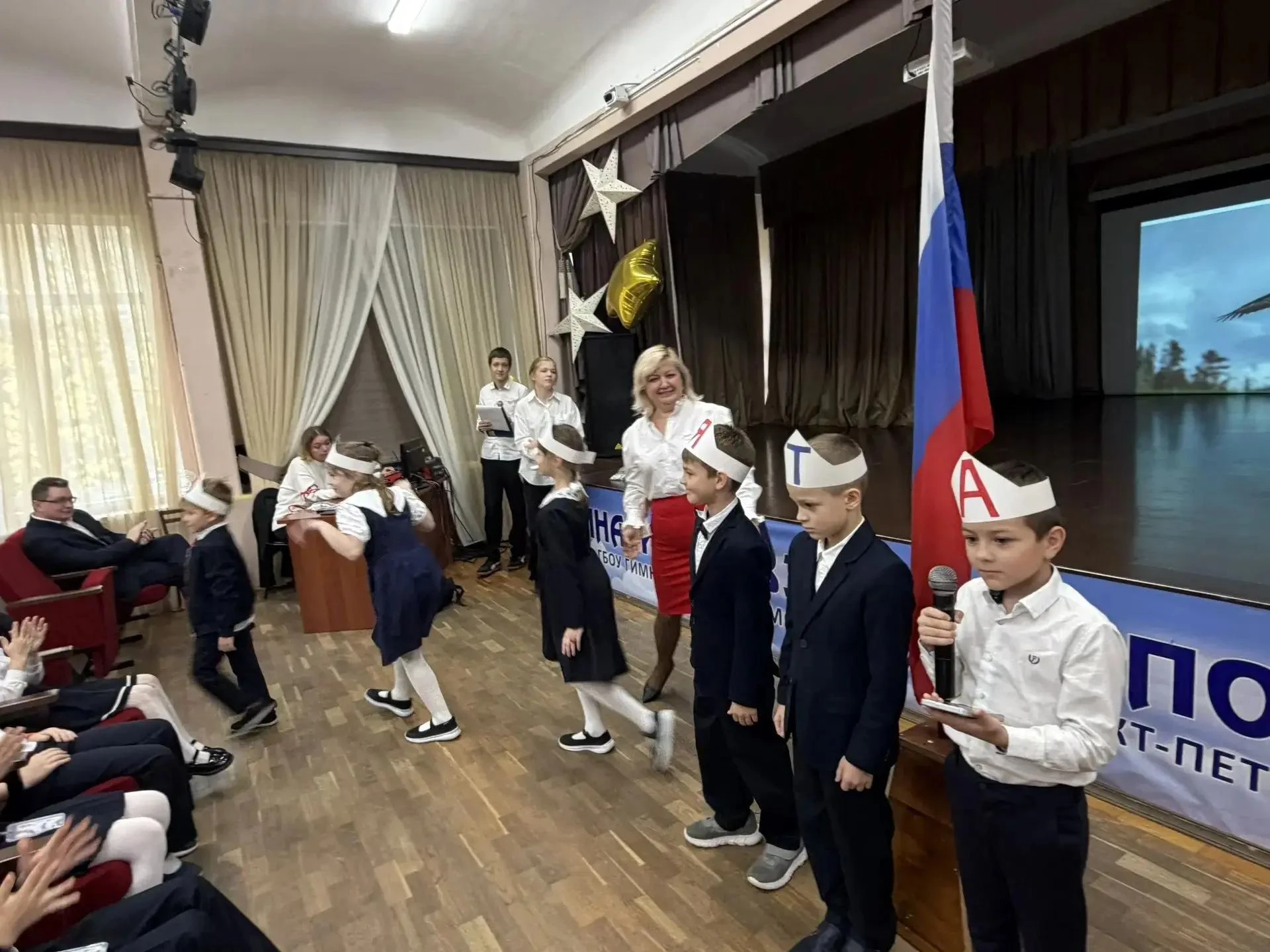 Сегодня в гимназии особенный день — мы открываем двери в большую и дружную страну «Орля...