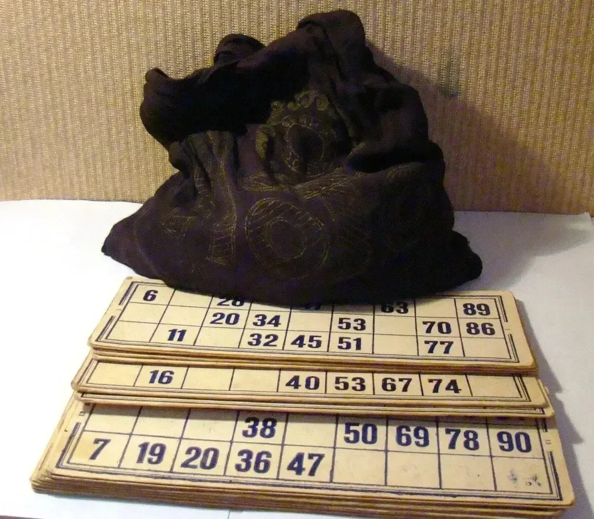 Самыми популярными играми были лото и домино.