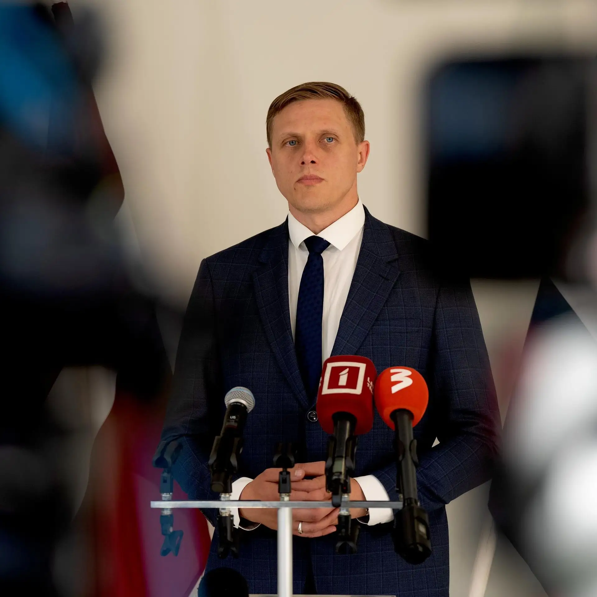 Профсоюз просит Кулбергса больше не назначать Домбраву главой МВД
