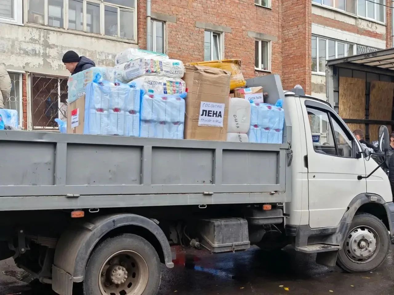 🚚 Из Иркутска в зону СВО снова ушла машина с грузом для наших земляков-военнослужащих.