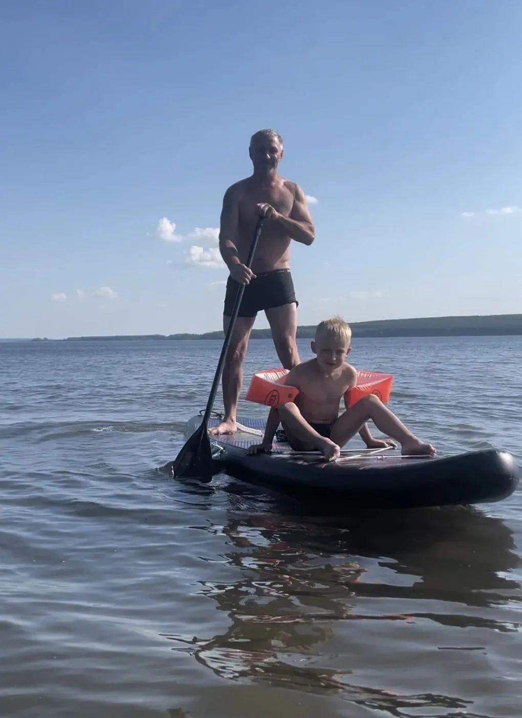Мой папа — лучший друг, его зовут Денис.