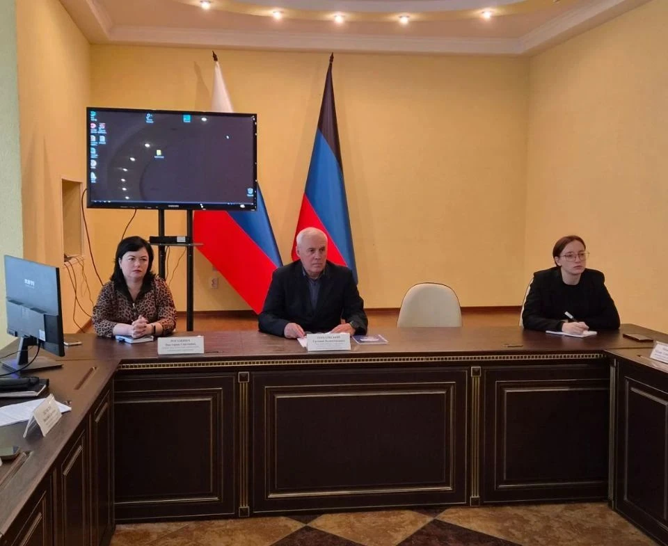 Провёл аппаратное совещание с руководителями ведомств и силовых структур. Обсудили теку...