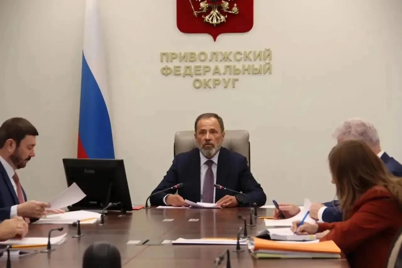 Тепло в домах, согласие в регионах и новые окружные проекты: о чем говорили на встрече ...