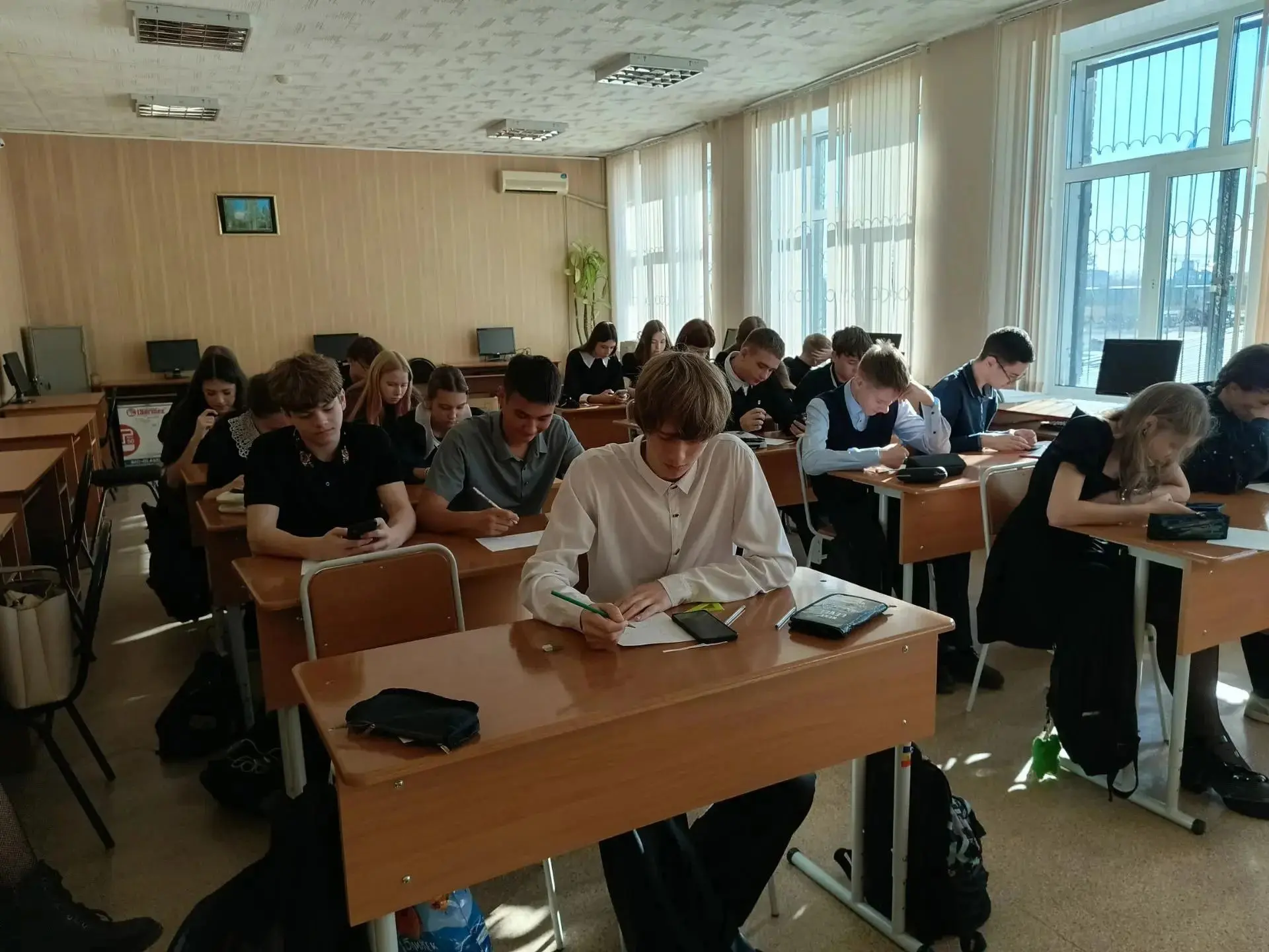 Олимпиадный сезон открыт: школьники Смидовичского района штурмуют Всероссийскую олимпиаду
