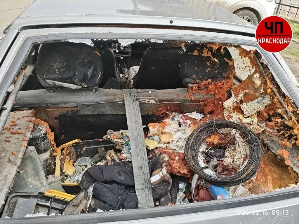 👀 В Краснодаре брошенная машина на Сормовской пугает жителей риском пожара