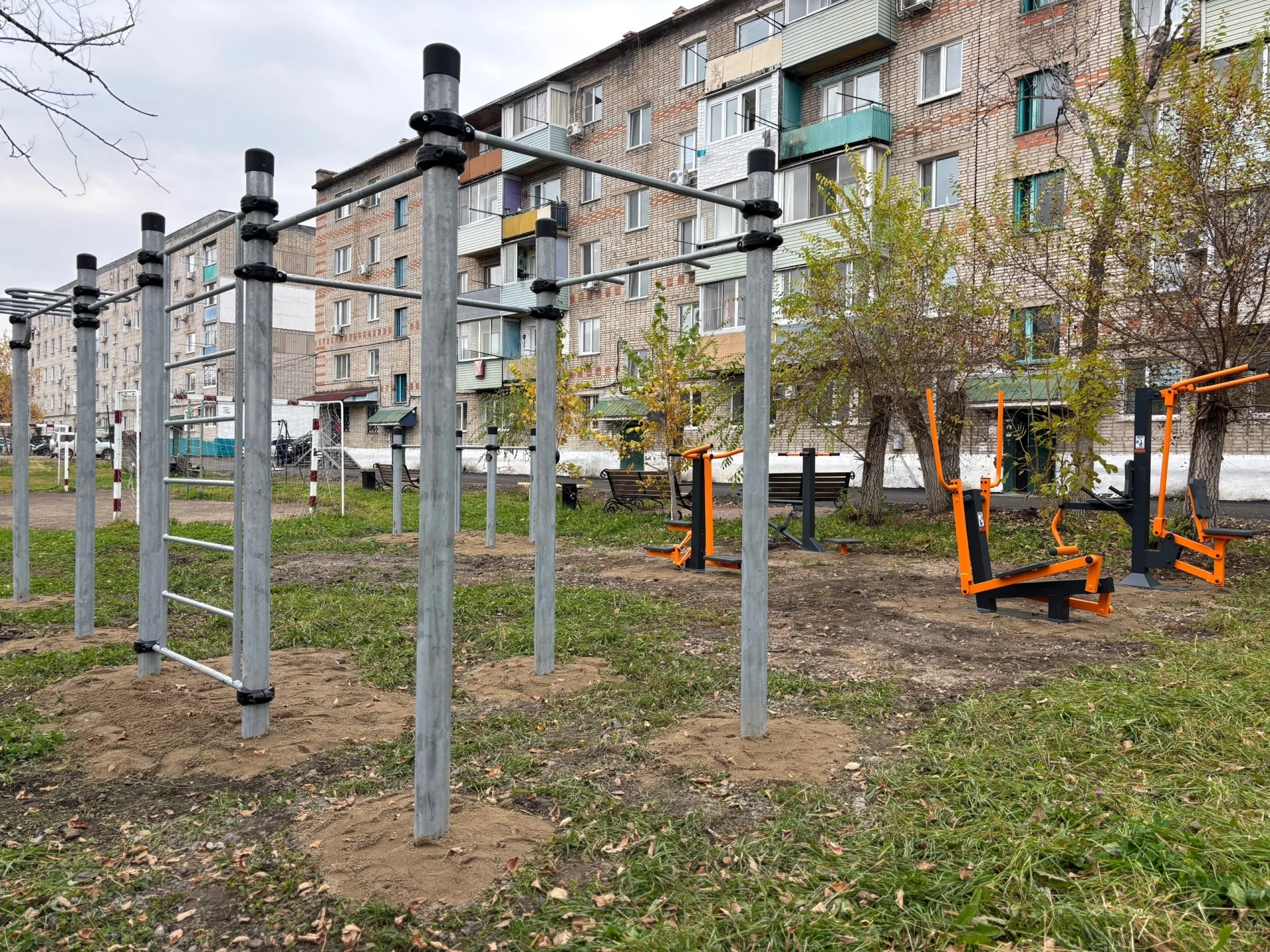 🏋️ ТОС «Литовская» установил тренажёры на придомовой спортивной площадке!