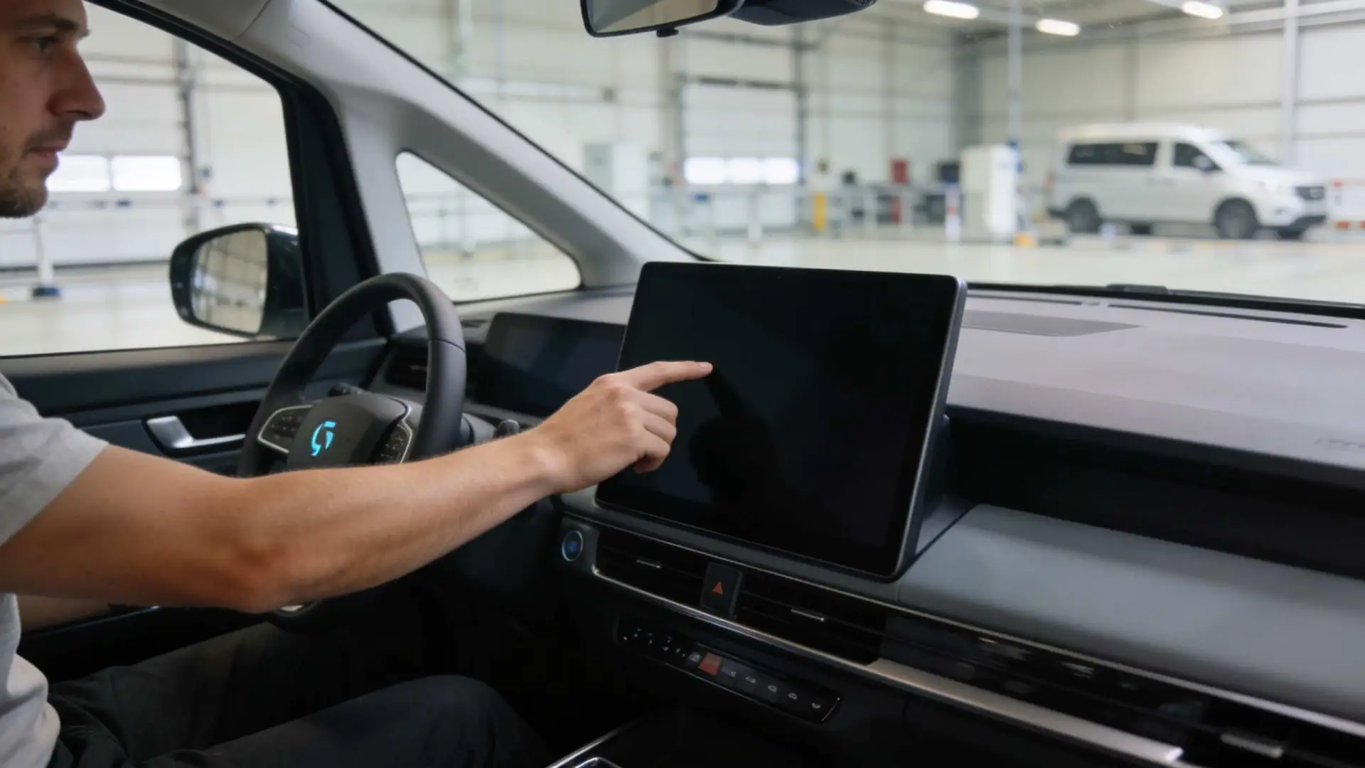 Физические кнопки снова в цене: новые тесты Euro NCAP ставят удобство управления во гла...