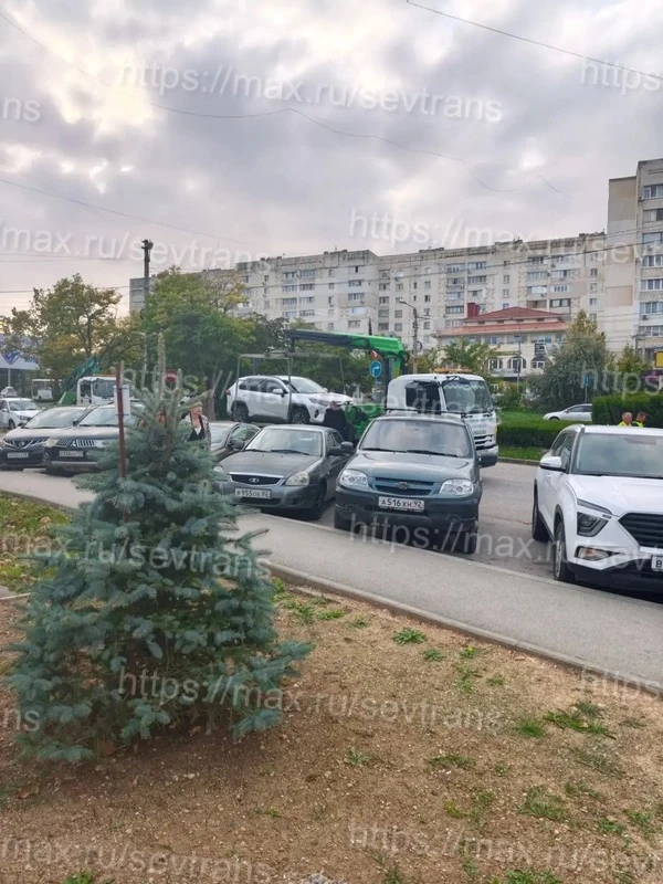 Г. Сталинграда работает эвакуатор.