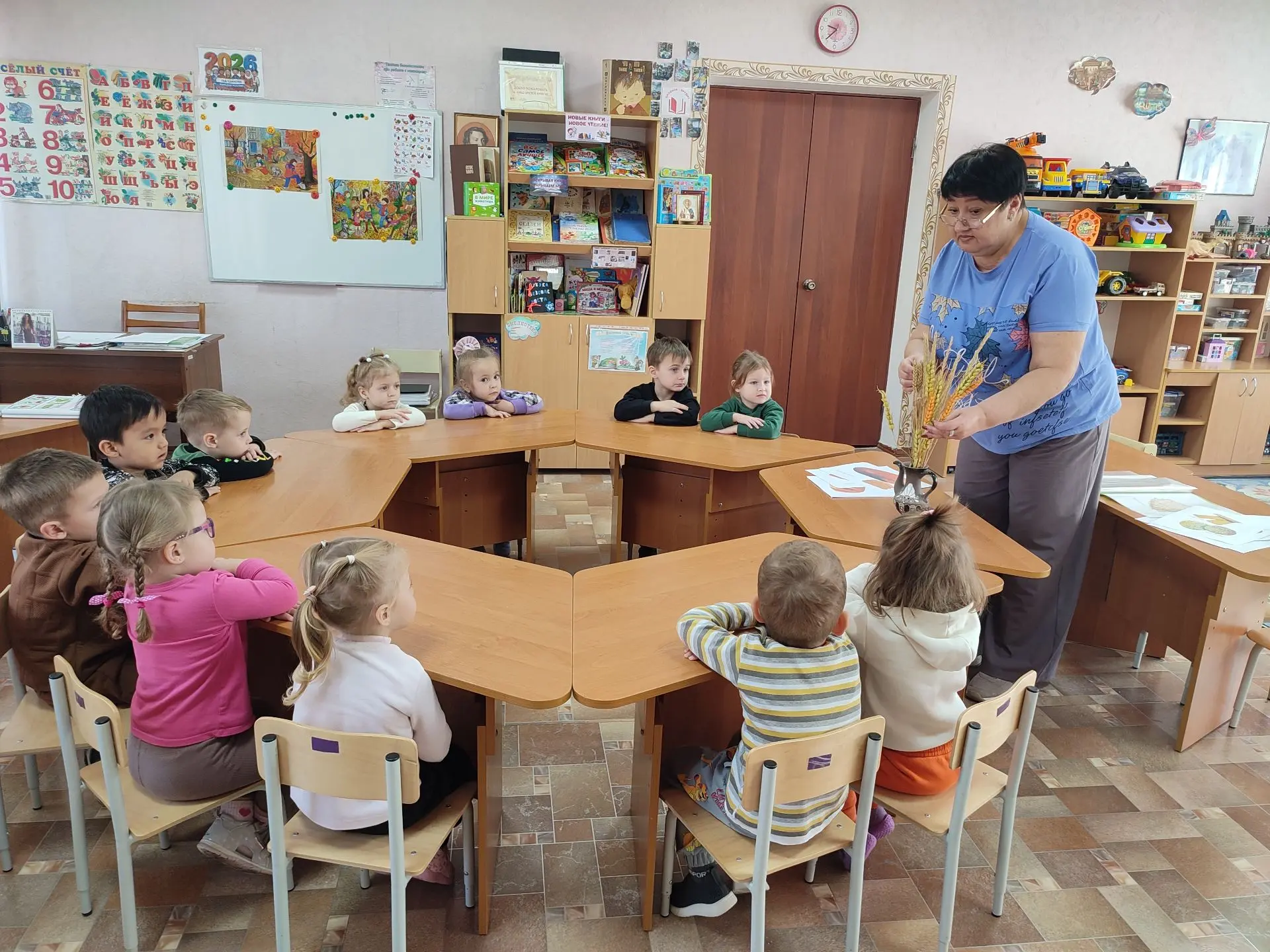 🍞 «Вот он хлебушек душистый!» — в группе «Тополёк» прошло тёплое и познавательное заня...