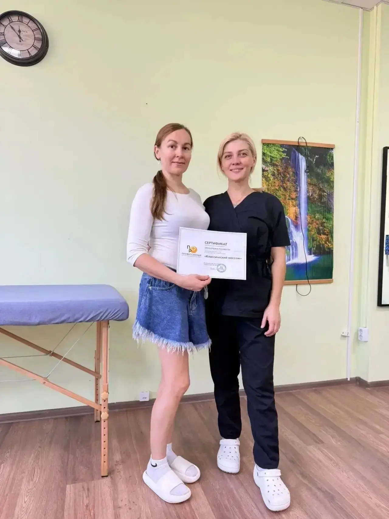 🎉 Поздравляем Елену с успешным завершением курса классического массажа! 🎉