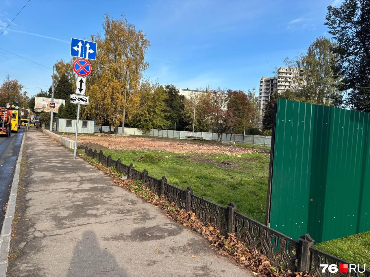 📍 Участок на Советской улице, где раньше располагался дом № 50, обнесли забором