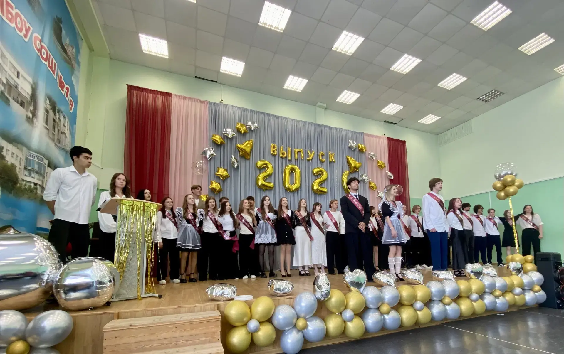 🛎🎉 Сегодня во всех школах Красноглинского района прозвенели последние звонки!