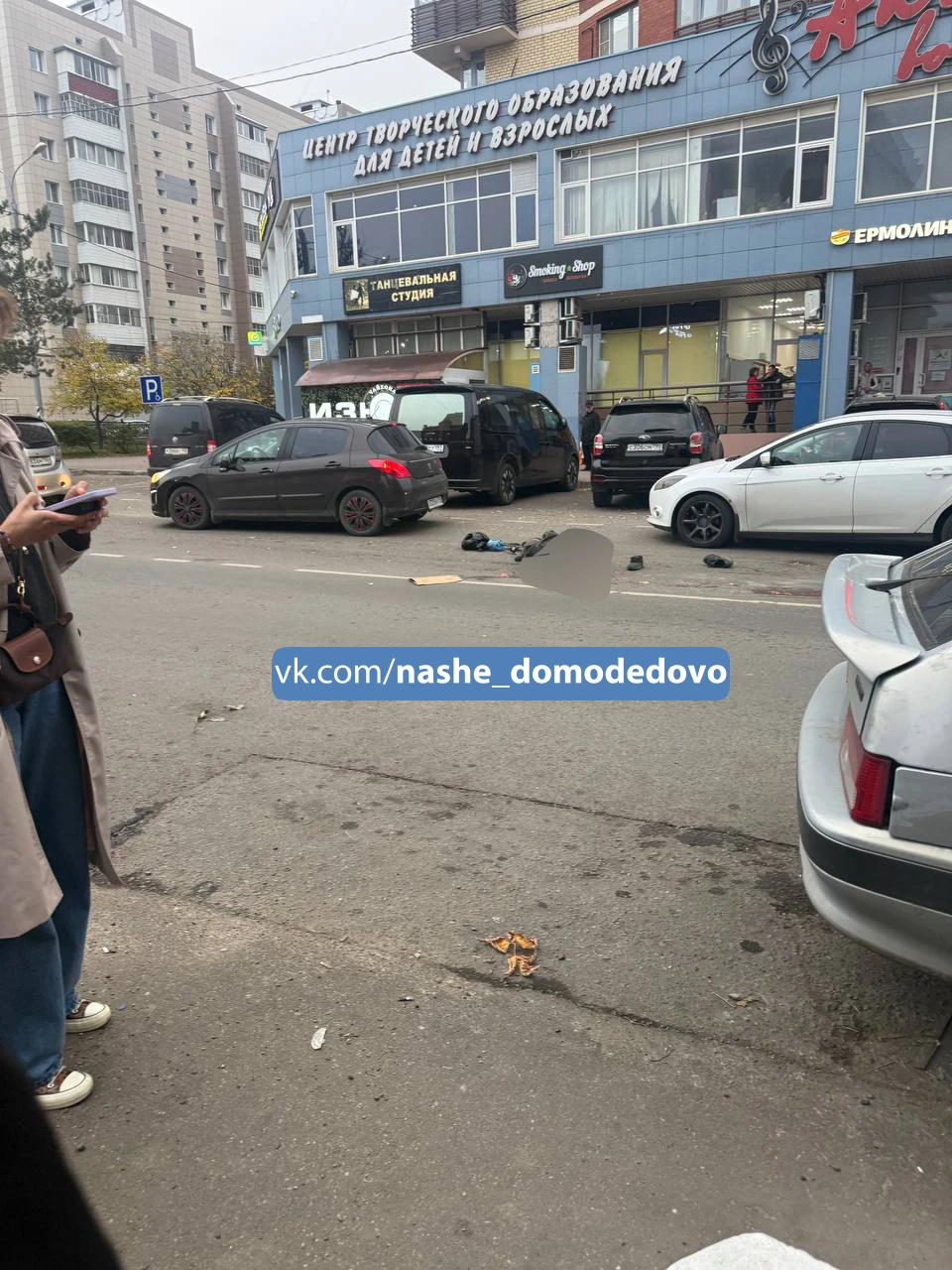 На перекрестке улиц Гагарина и Северная Камаз сбил бабушку, водитель оставил машину и с...