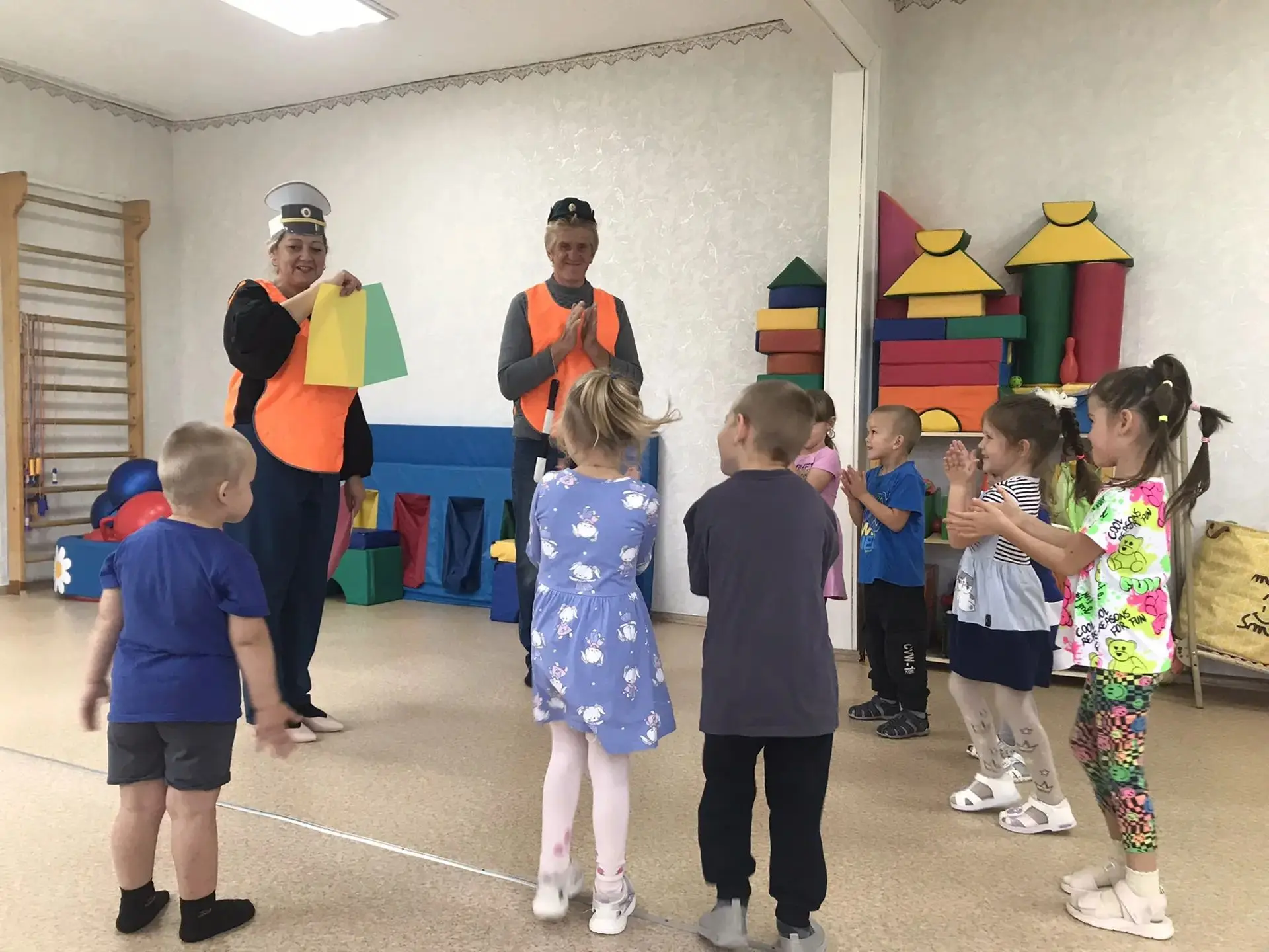 👧👦В Детском саду «Ласточка» прошла важная и полезная игровая программа по правилам до...